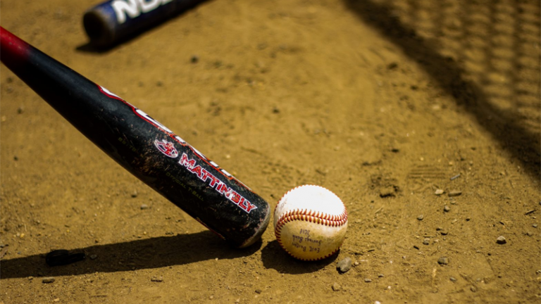 What Does A Cracked Composite Bat Look Like? - Metro League