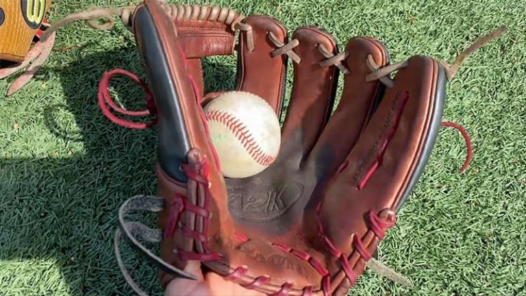 how-to-adjust-baseball-glove-wrist-metro-league