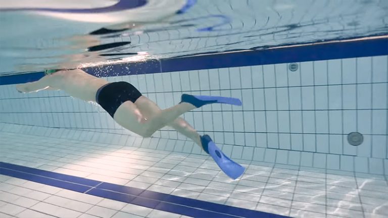 Is It Better To Swim With Or Without Flippers? - Metro League