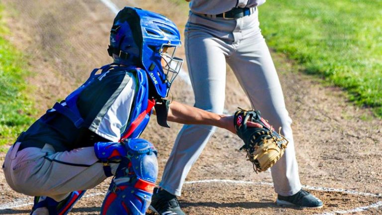 perfect-fit-what-size-catchers-mitt-for-high-school-metro-league